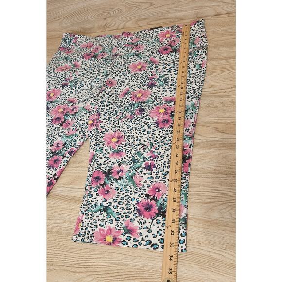 NEW Avenue Super Stretch Pull-On Capri Floral Cheetah Animal Print Plus Size 26 - Picture 2 of 8